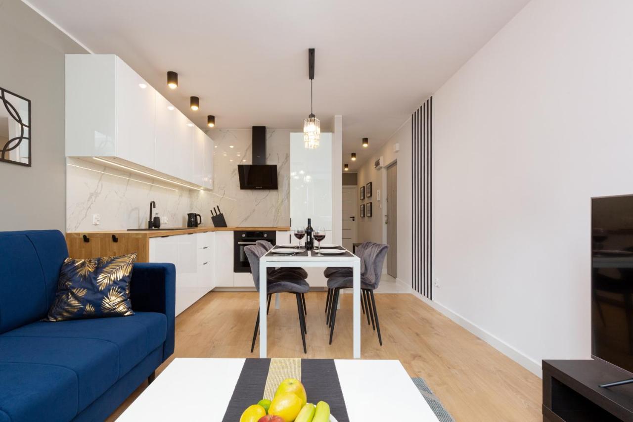 Beautiful Two-bedroom Bielany By Renters Warszawa
