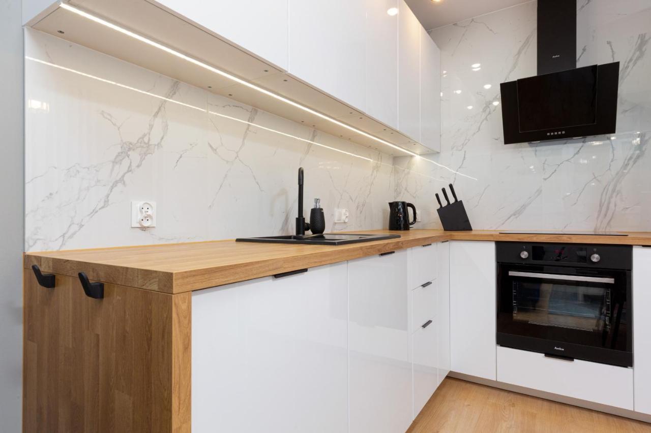 Beautiful Two-bedroom Bielany By Renters Apartament Warszawa