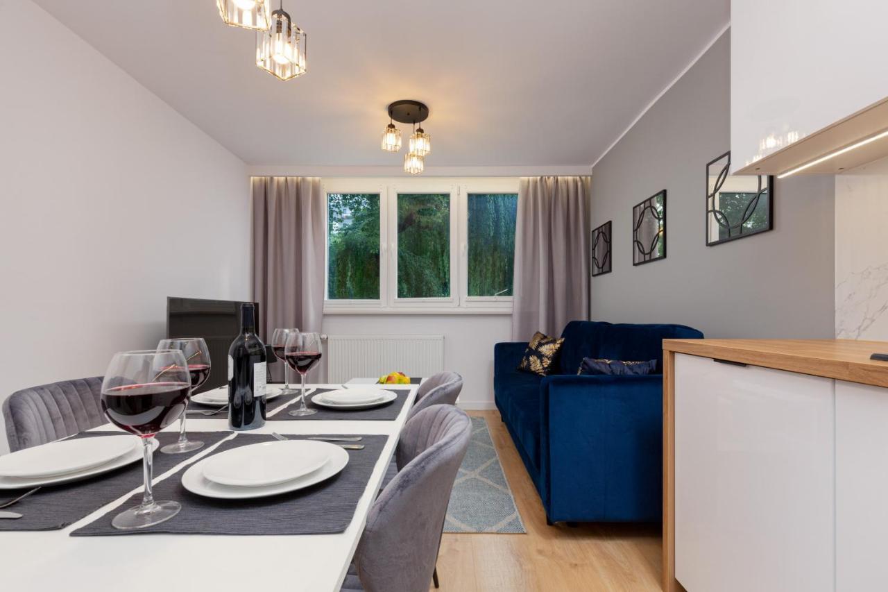 Beautiful Two-bedroom Bielany By Renters Warszawa
