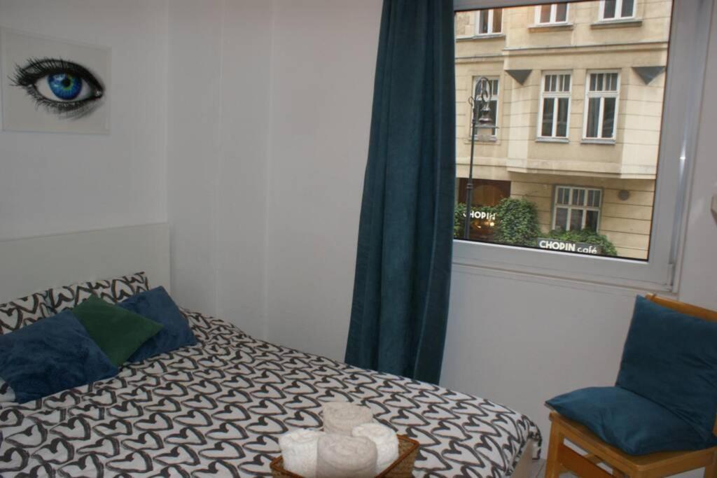 Apartment Center- Large With National Musee View *