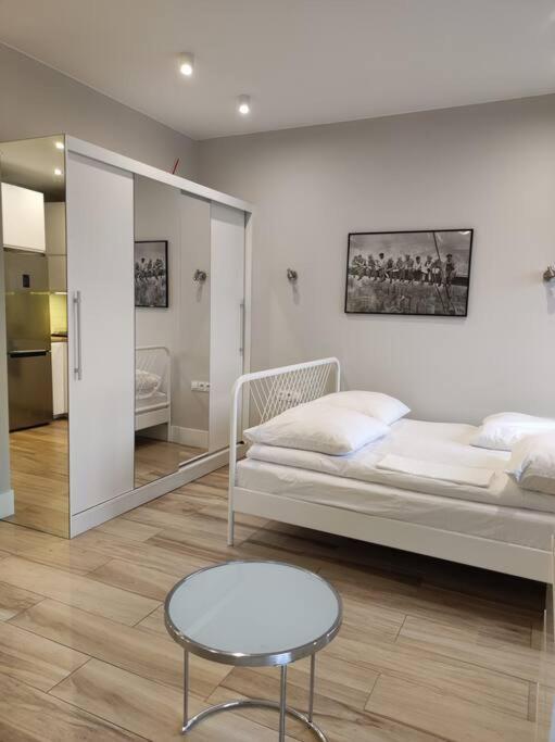 Sweet Vis-a-vis Medicover And Paley Institute Apartment