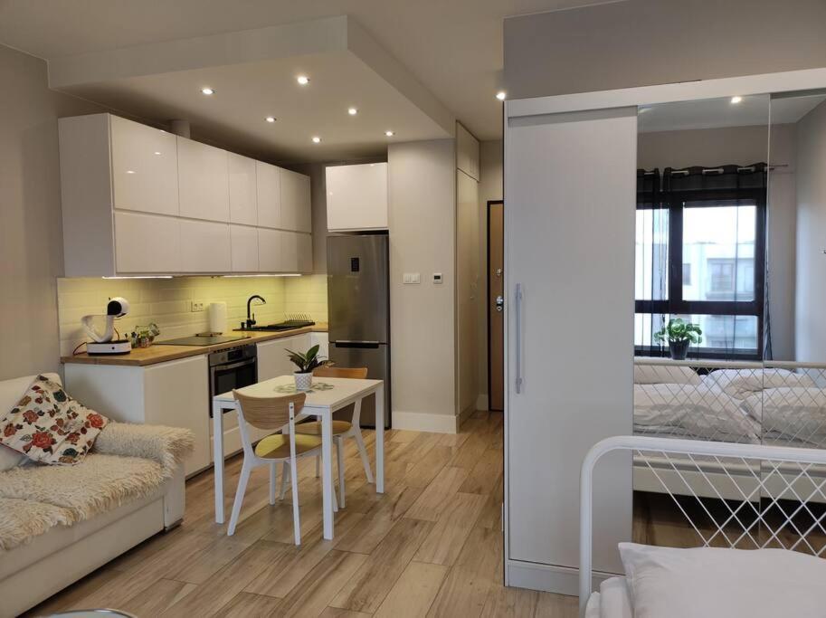 Apartment Sweet Vis-a-vis Medicover And Paley Institute