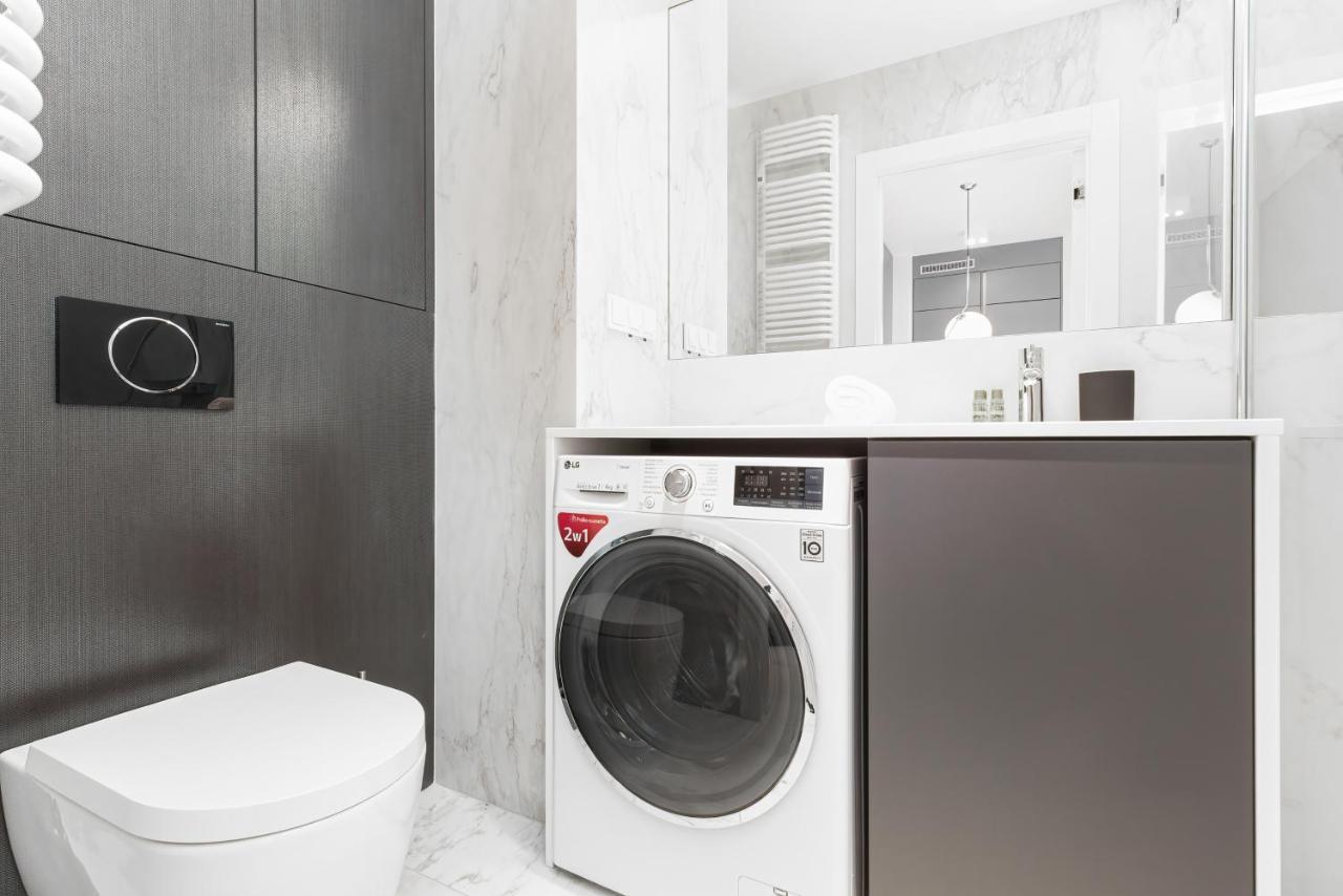 Aparthotel Mennica - Center By Renters Warsaw