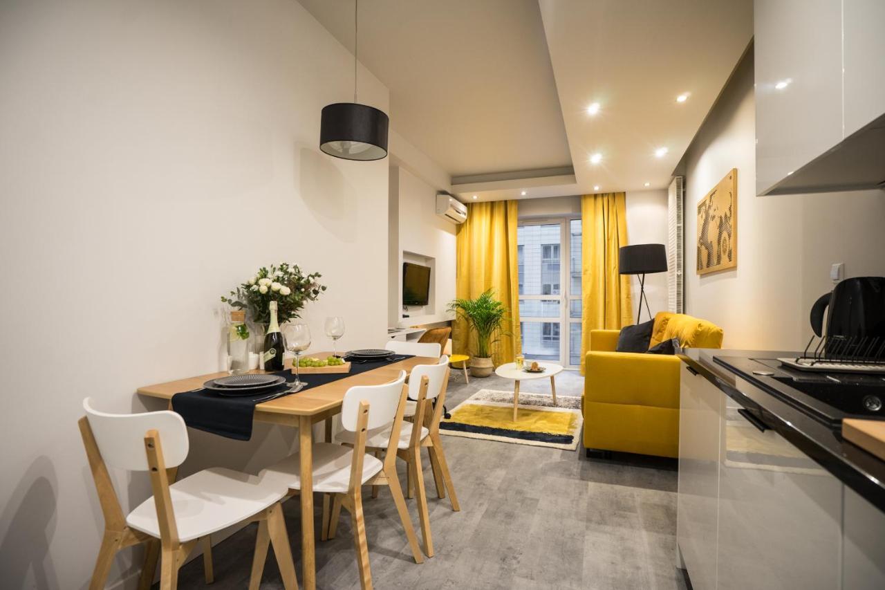 Oomph Luxurious Air-conditioned With Balcony Warsaw
