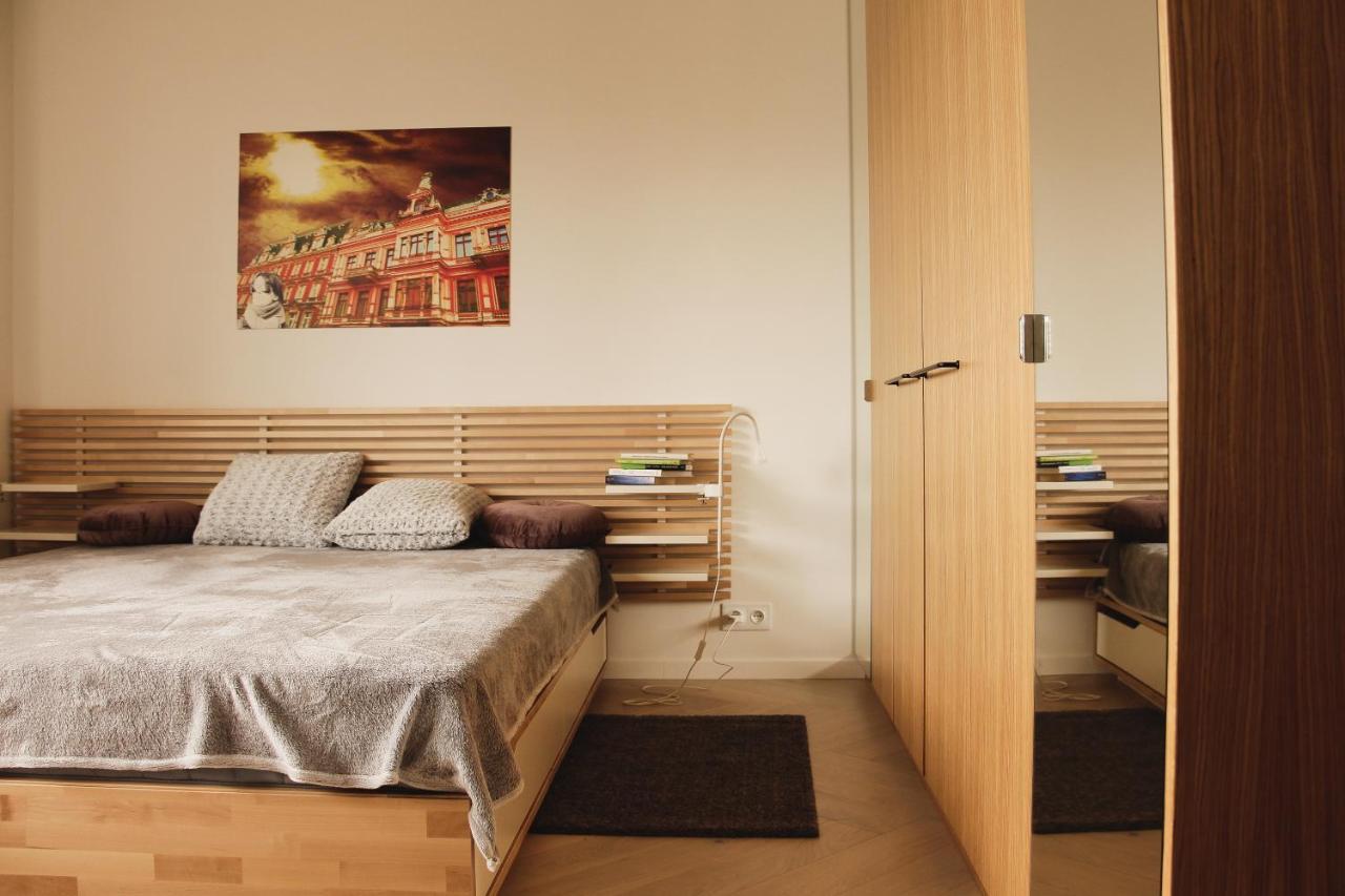 Apartament Luxurious, Spacious, Modern Gem. Great Location ! *