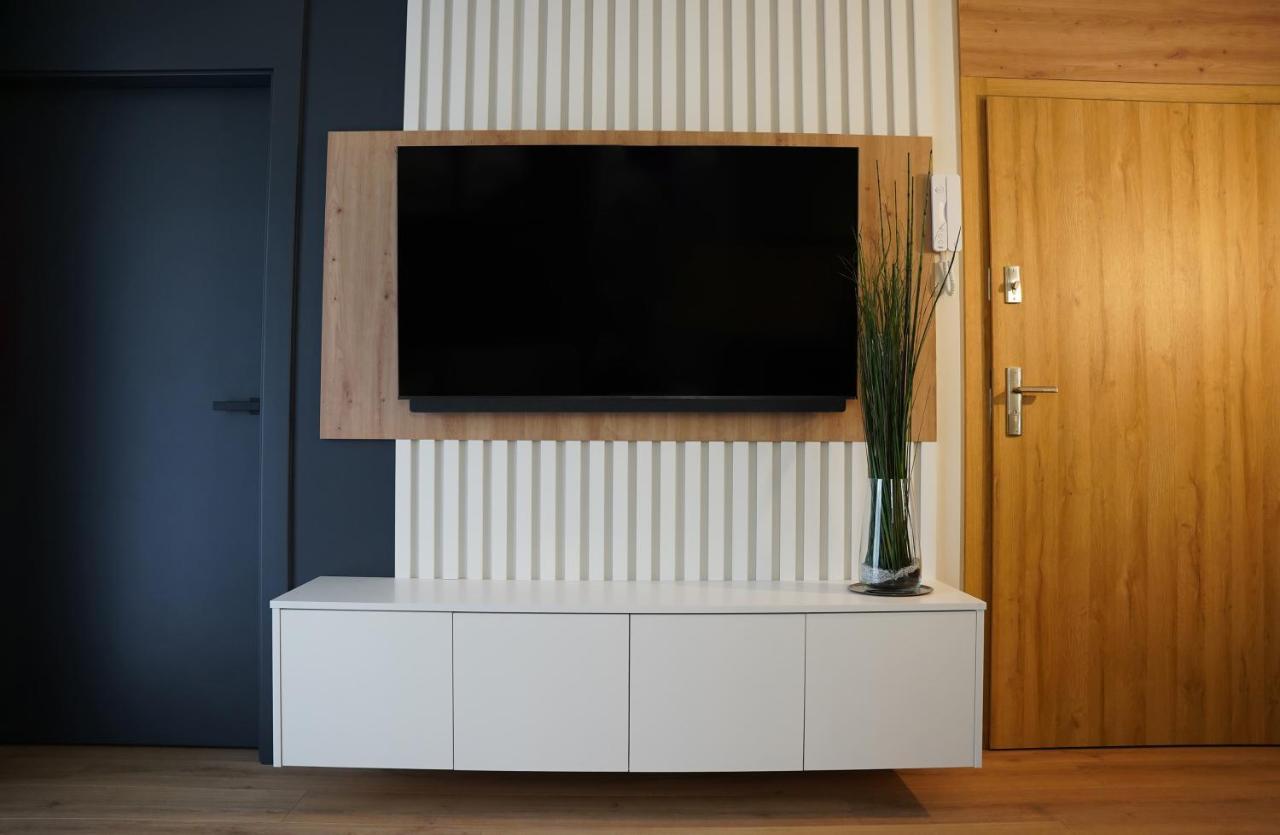 Apartament Metro Targowek 27 *