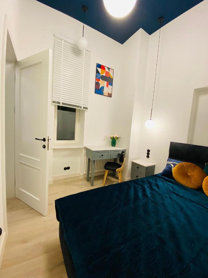 1 Syp, Kawa Vertuo, Kosmetyki Ada, 3 Min Metro Wilenska, By Visitwarsaw * Warsaw