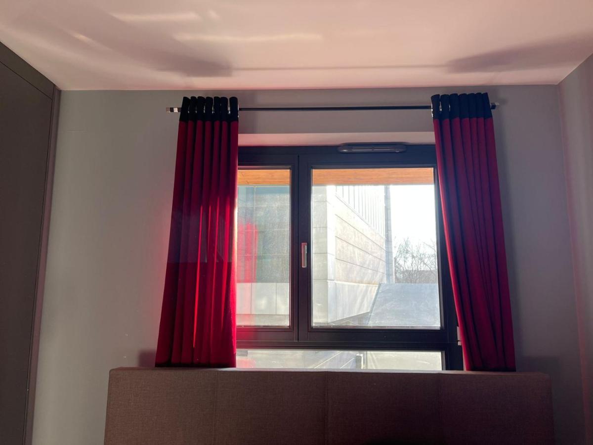 A Large Luxurious Private Room, In A Shared Apartment-close To The Centre Warsaw
