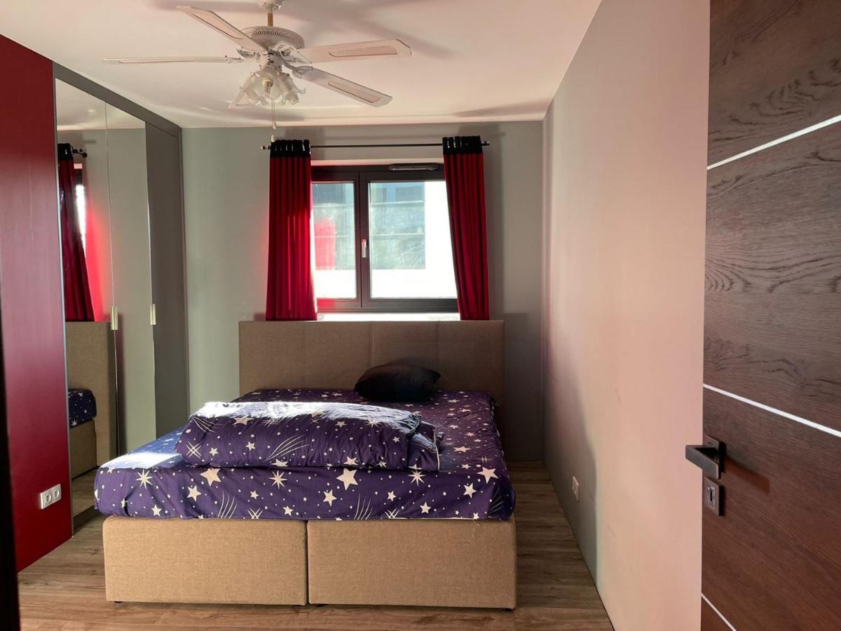Homestay A Large Luxurious Private Room, In A Shared Apartment-close To The Centre Warsaw