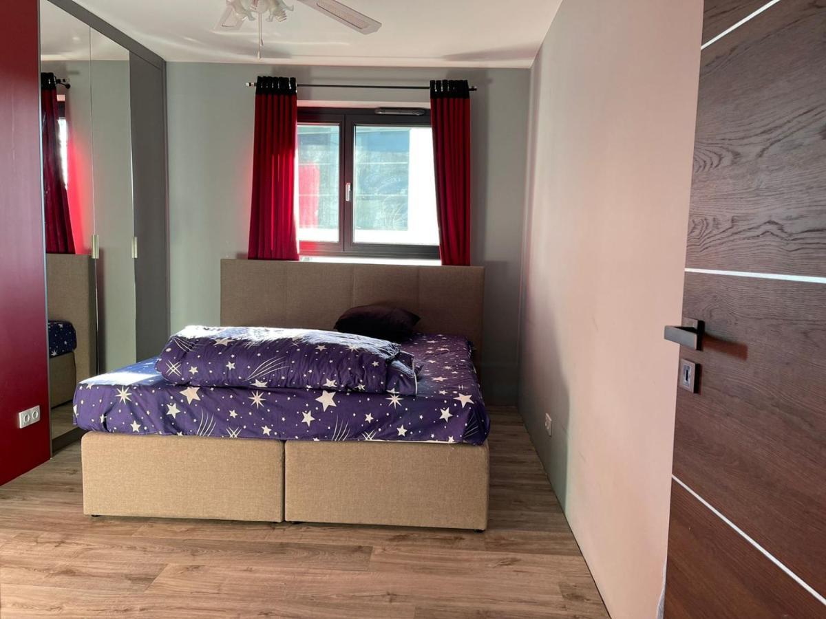 A Large Luxurious Private Room, In A Shared Apartment-close To The Centre *