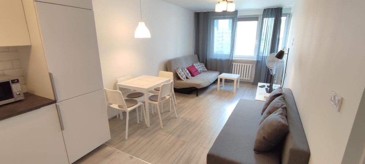 Centrum - Metro Rondo Onz Apartment *