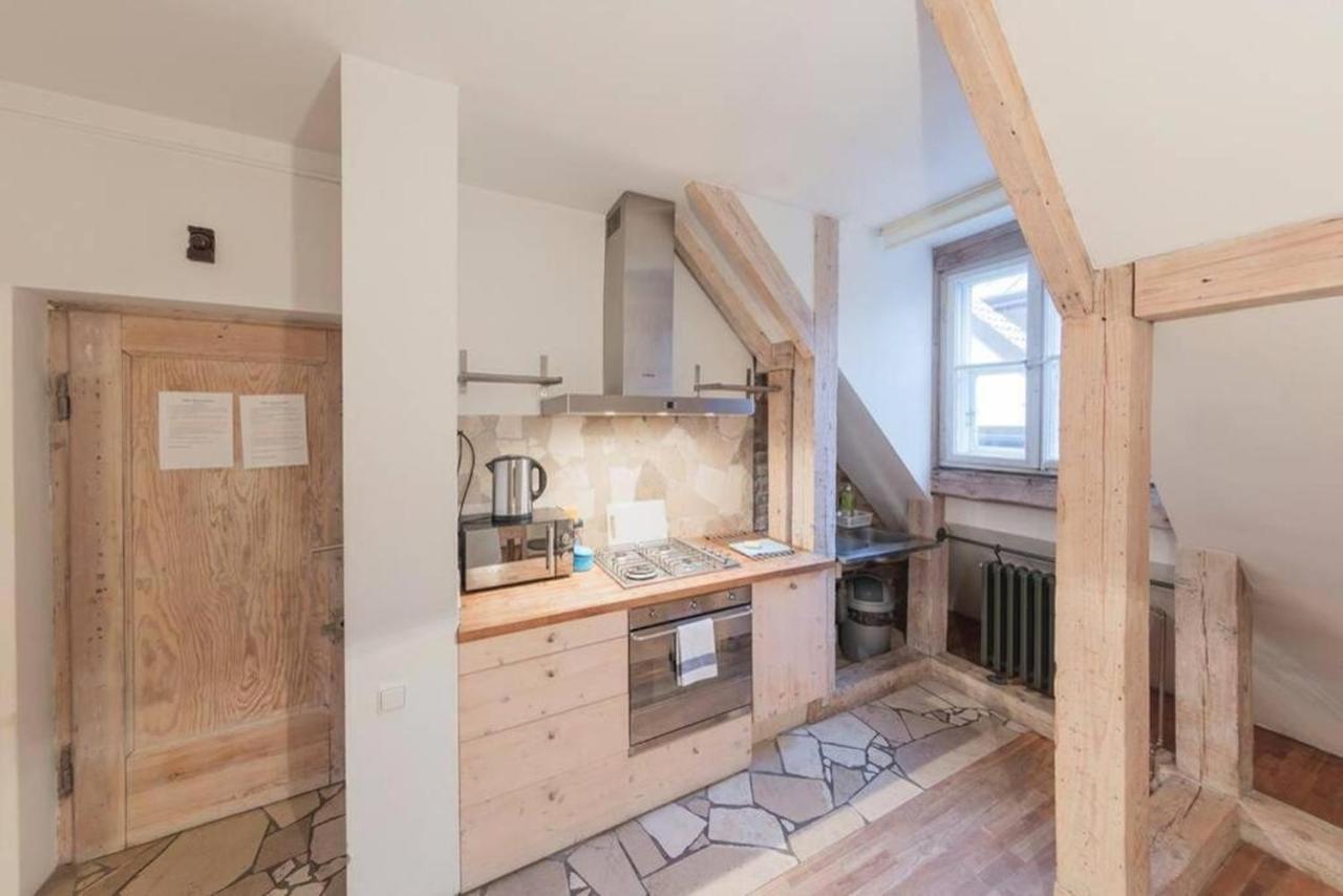 Snug In A Tenement House - Old Town - F50/5