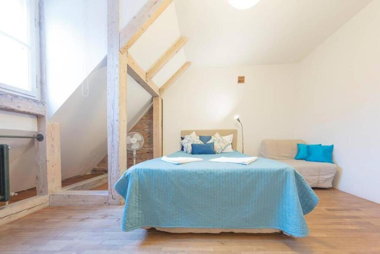 Apartment Snug In A Tenement House - Old Town - F50/5 *