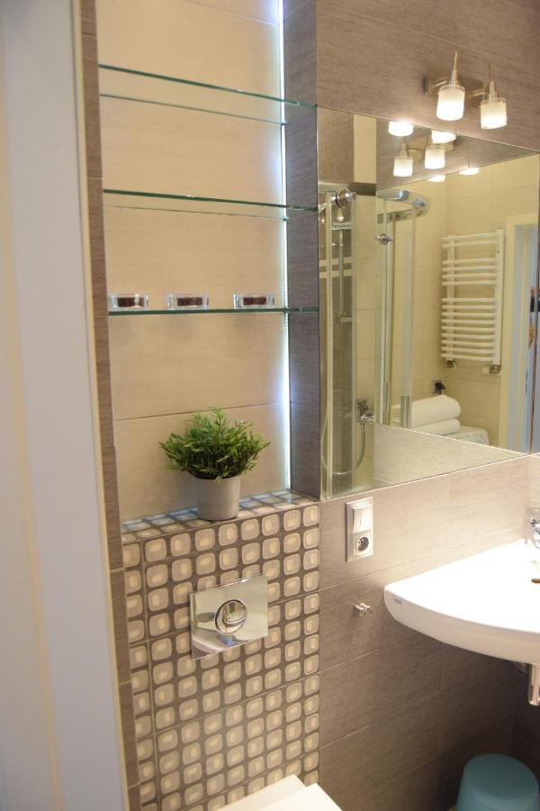 Be My Guest - Krucza Elegant - Rondo De Gaulle'a Center Of Metro Wi-fi Breakfast Apartment