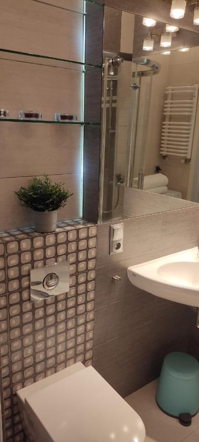 Be My Guest - Krucza Elegant - Rondo De Gaulle'a Center Of Metro Wi-fi Breakfast Apartment *