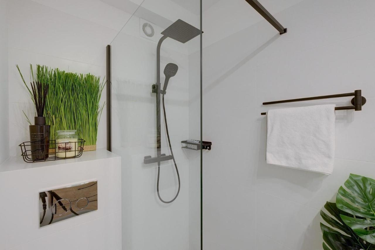 Luxurious 3br Center Apartment
