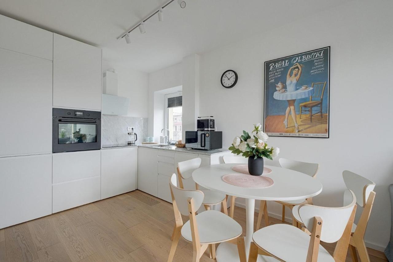 Luxurious 3br Center Apartment