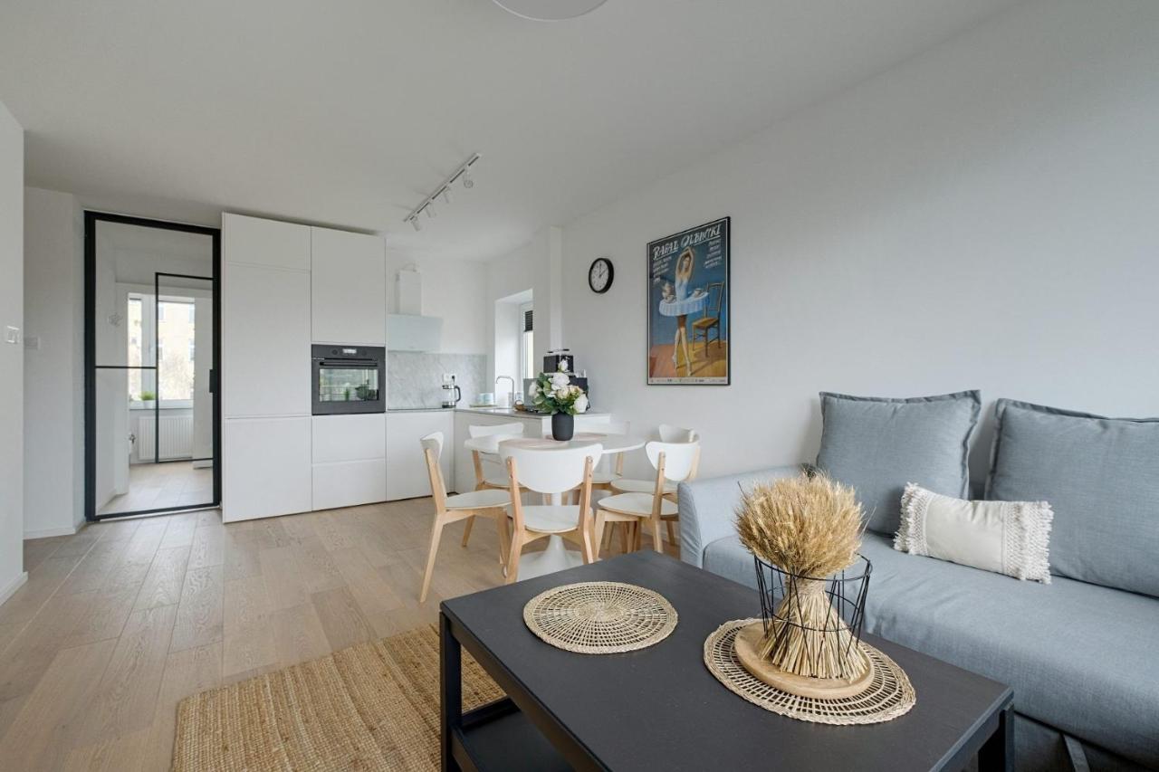 Luxurious 3br Center Apartment *