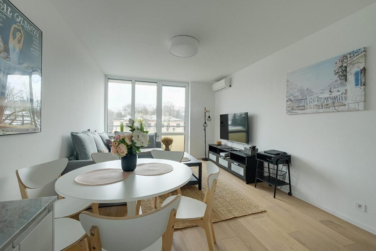 Luxurious 3br Center Apartment