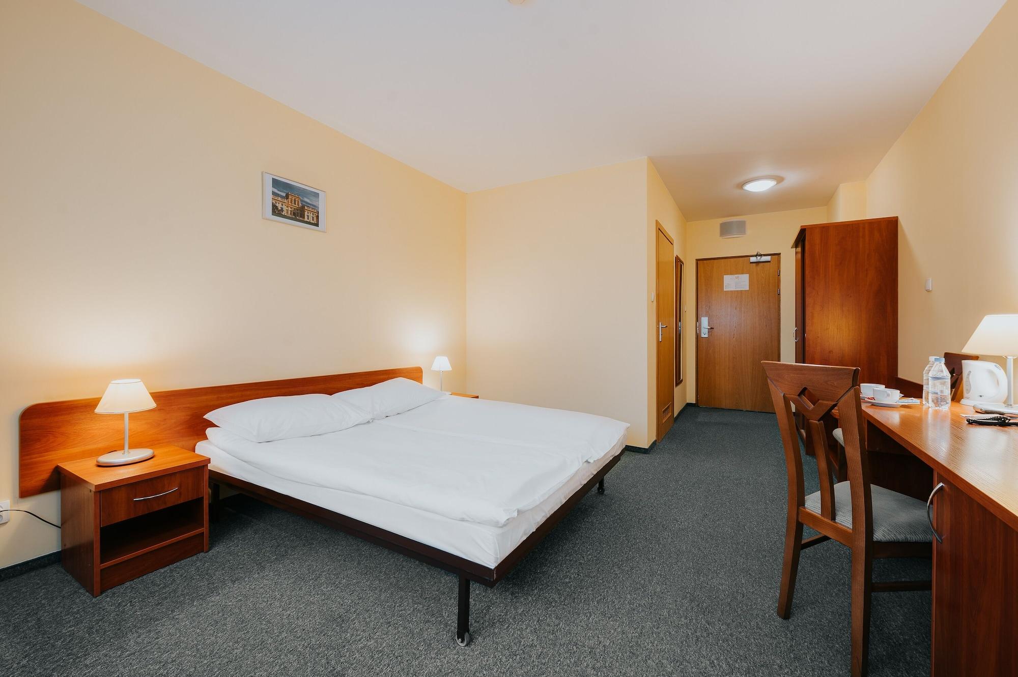 Hotel Sangate Airport