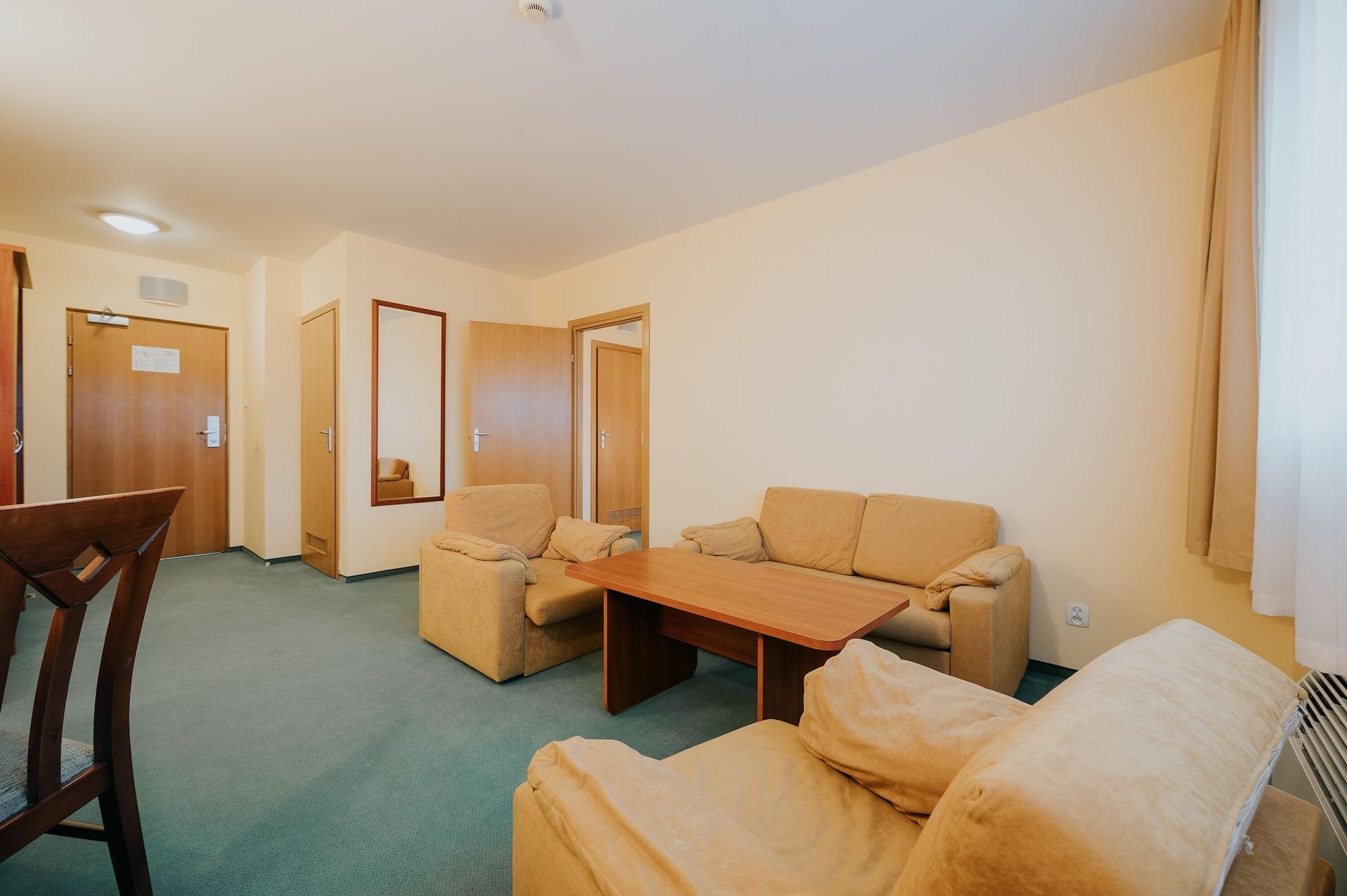 Hotel Sangate Airport 3*