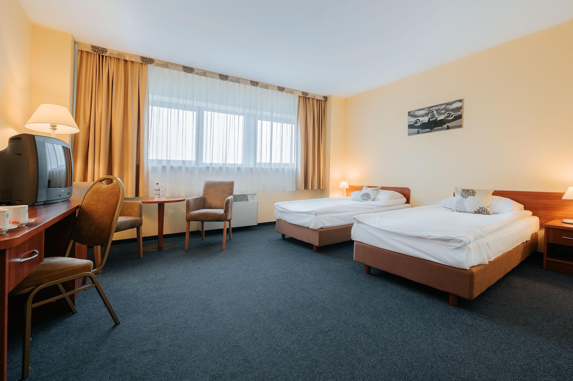Hotel Sangate Airport 3*