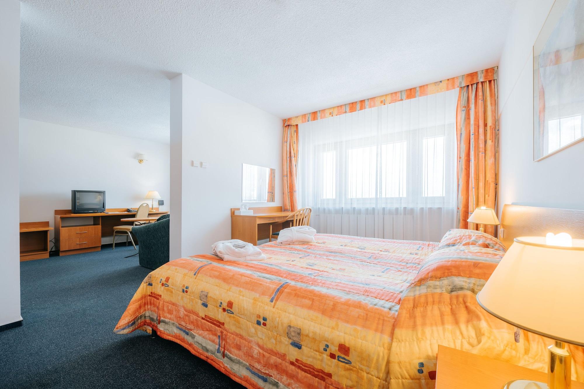 Hotel Sangate Airport Warsaw