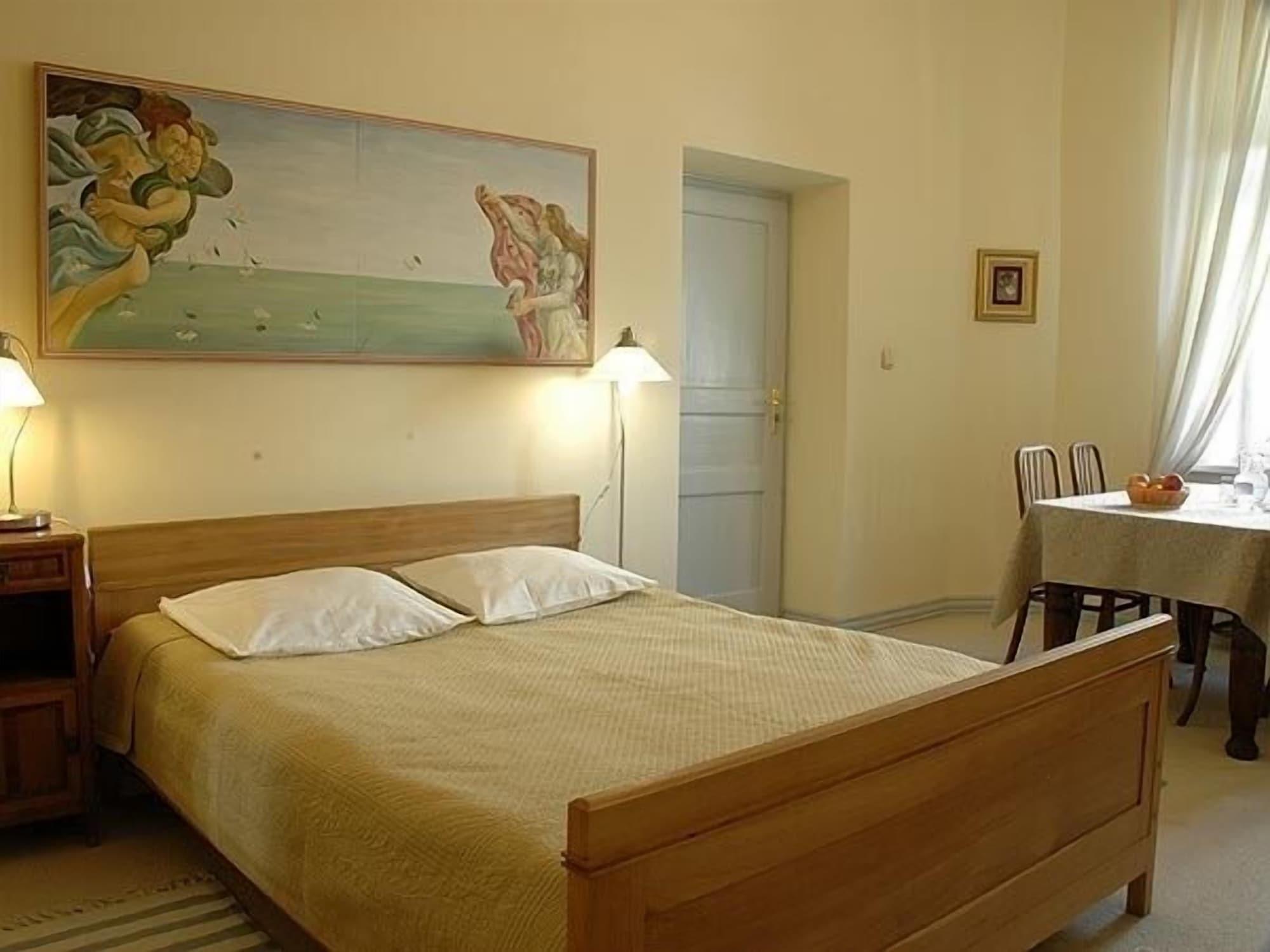 Chopin Boutique Aparthotel 4*