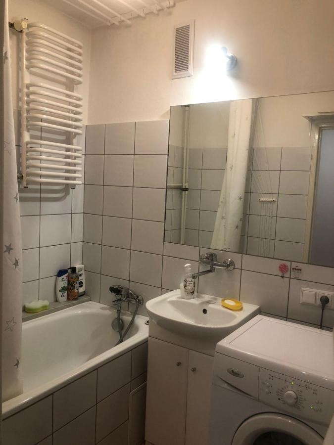 Comfortable 3 Bedroom Unit With A Cozy Balcony In Center Warszawa
