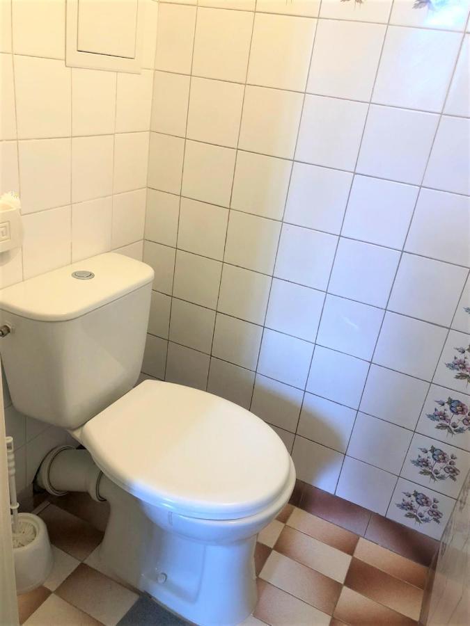 Comfortable 3 Bedroom Unit With A Cozy Balcony In Center Apartament *