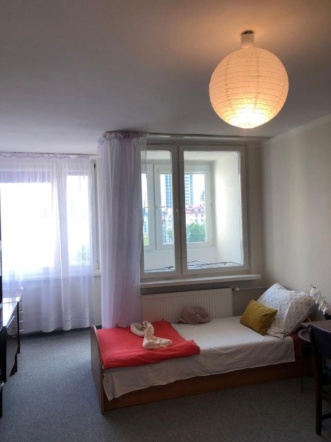 Comfortable 3 Bedroom Unit With A Cozy Balcony In Center Apartament *
