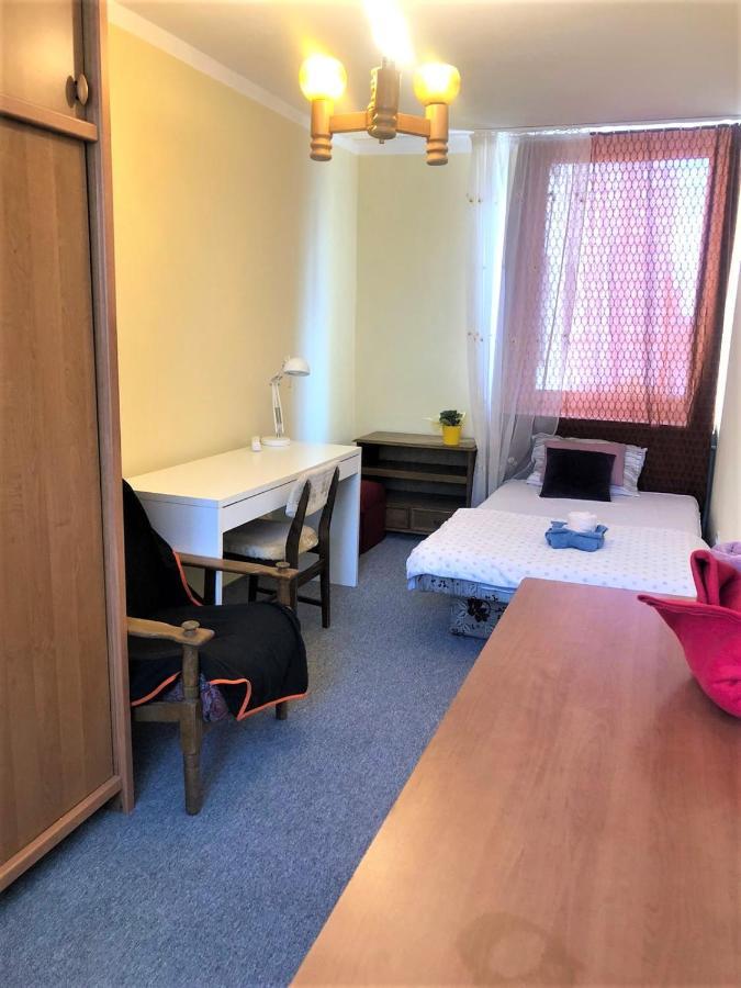 Apartament Comfortable 3 Bedroom Unit With A Cozy Balcony In Center Warszawa