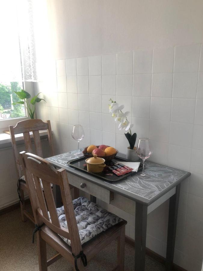Comfortable 3 Bedroom Unit With A Cozy Balcony In Center