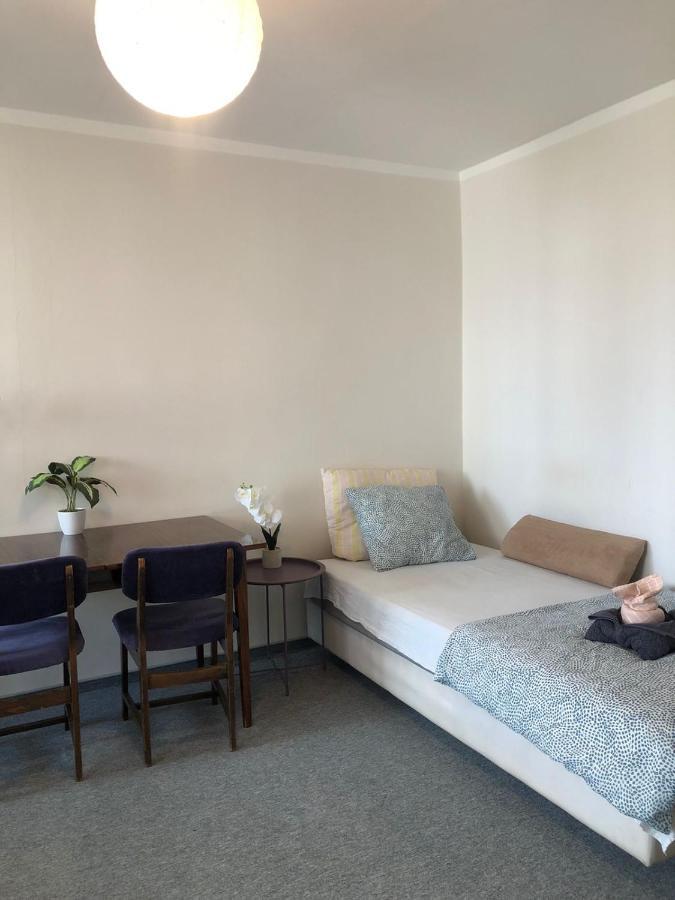 Comfortable 3 Bedroom Unit With A Cozy Balcony In Center Apartament
