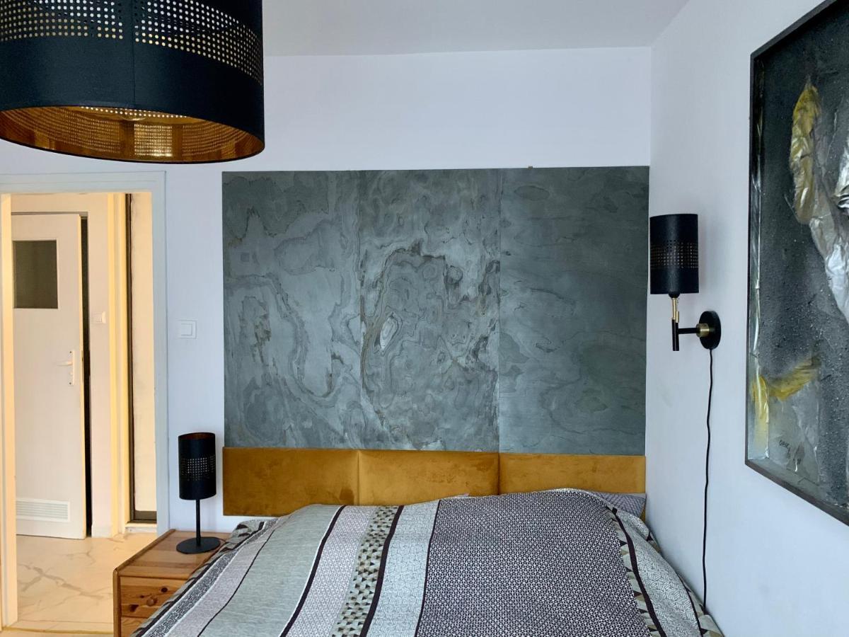 Perfect Location Two Bedrooms With Balkony
