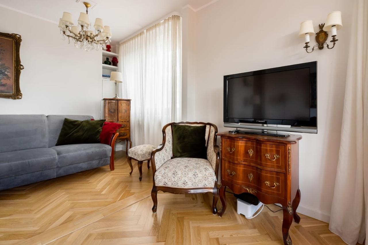 Old Town Square Apartment *