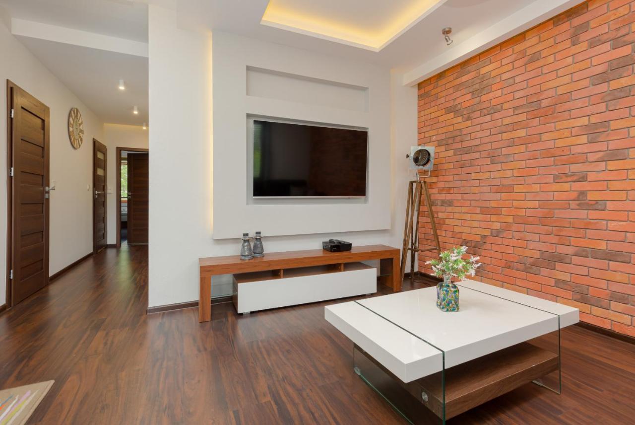 Airport Klobucka By Renters Apartment
