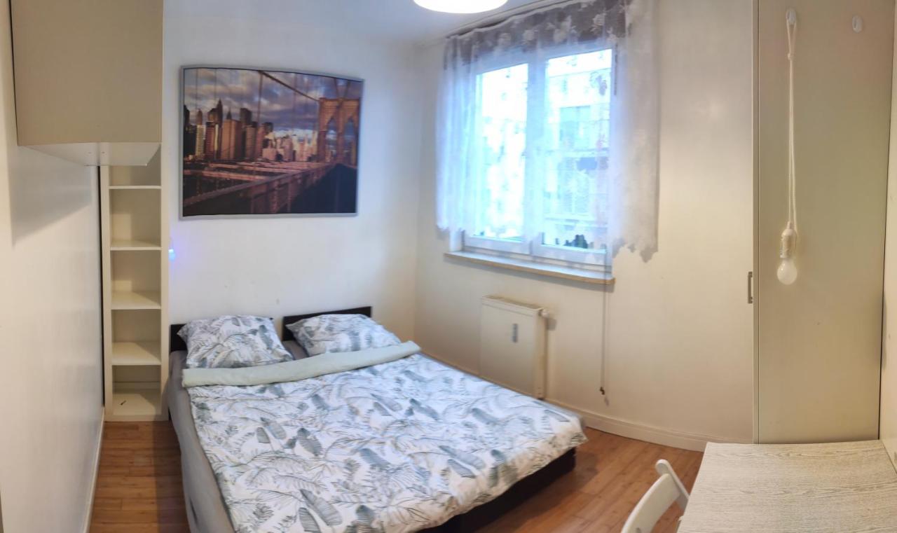 Valda ,pokoje Przy Trasie Torunskiej Ở trọ Warsaw