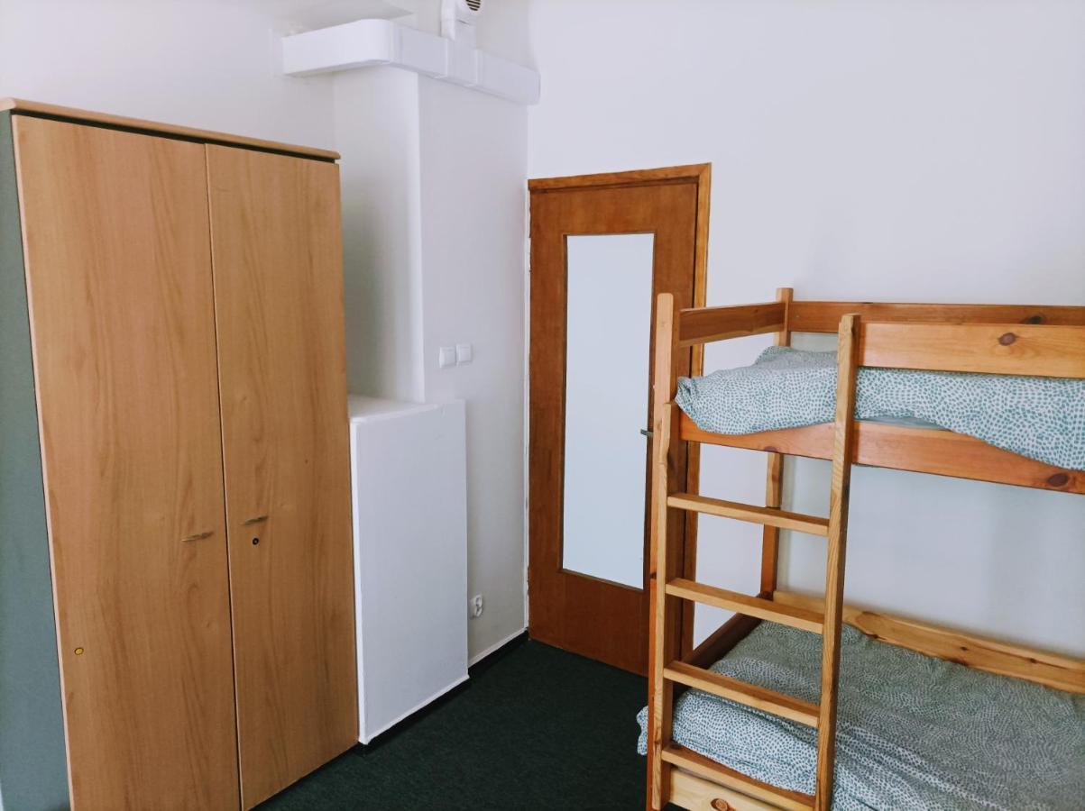 Albergue Polsland Hostels Airport *