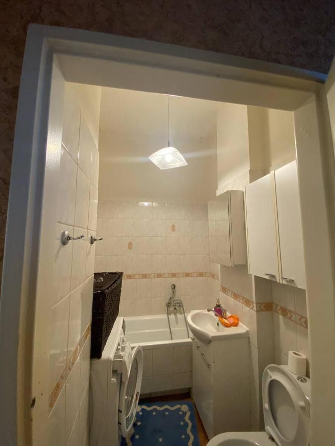 Apartrooms Near Rondo Onz *