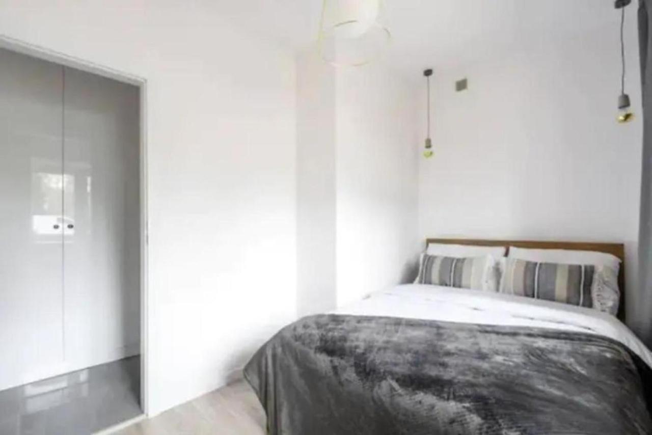 Center/golden Apartments&n17 *