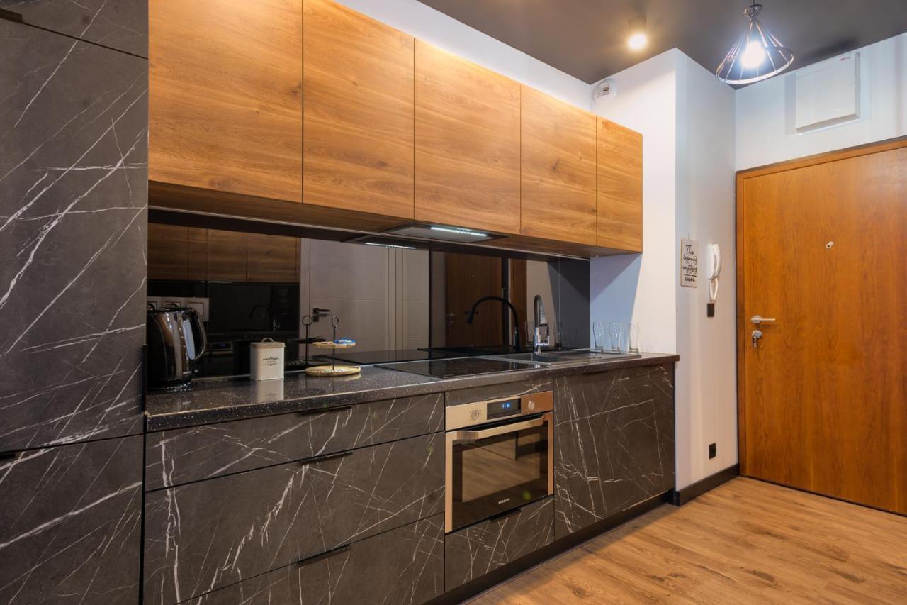 Wola Luxury Apartamento Varsóvia
