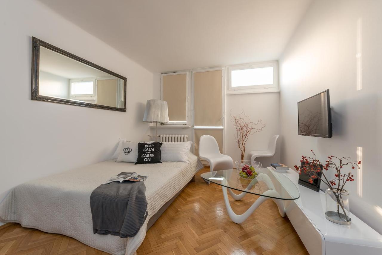 V Ajax Rondo Onz Apartment Warsaw