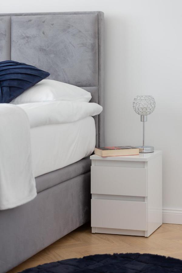 Kotsisa With Parking By Renters Apartament *