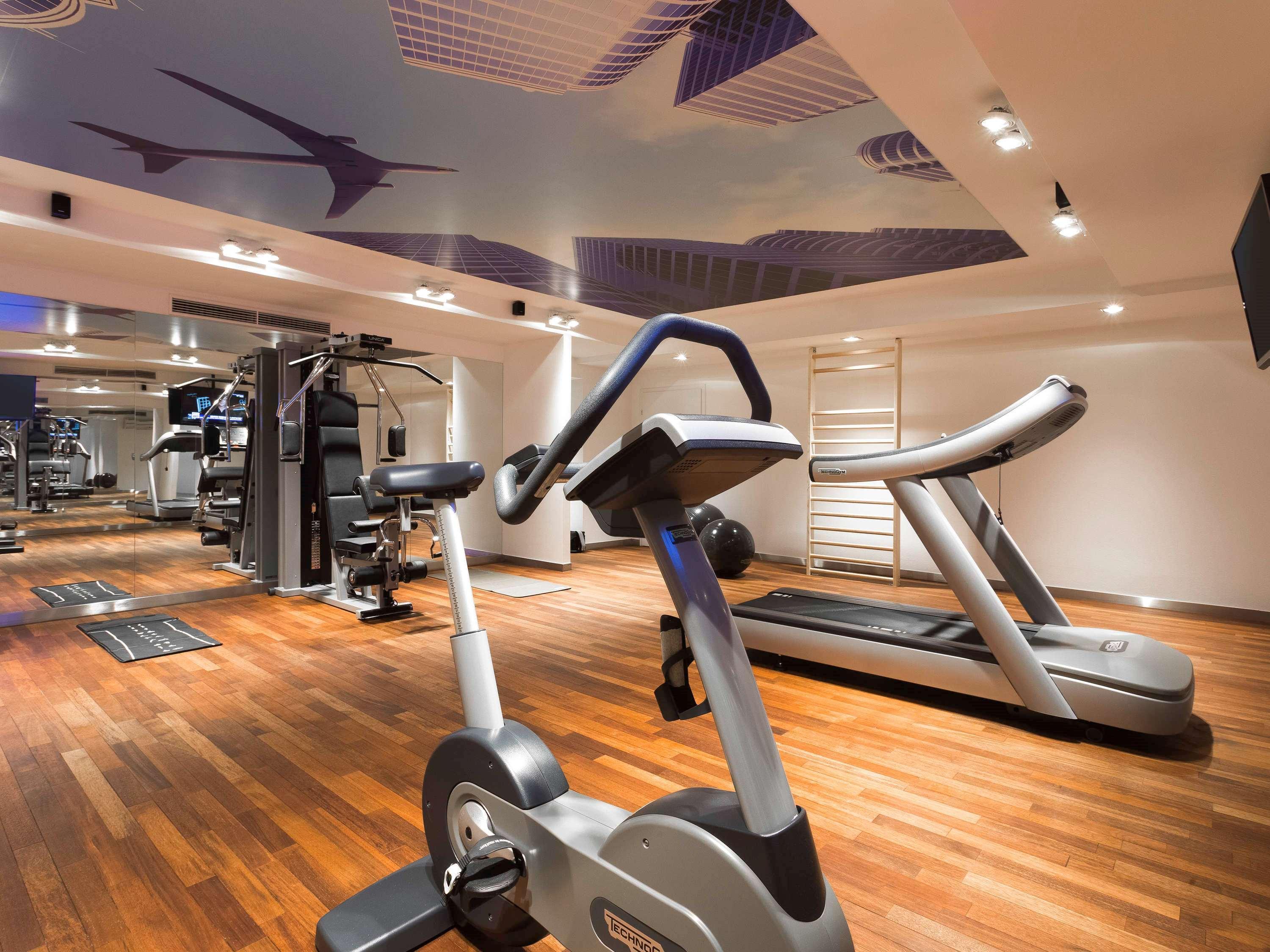 Novotel Airport Hotel 4*