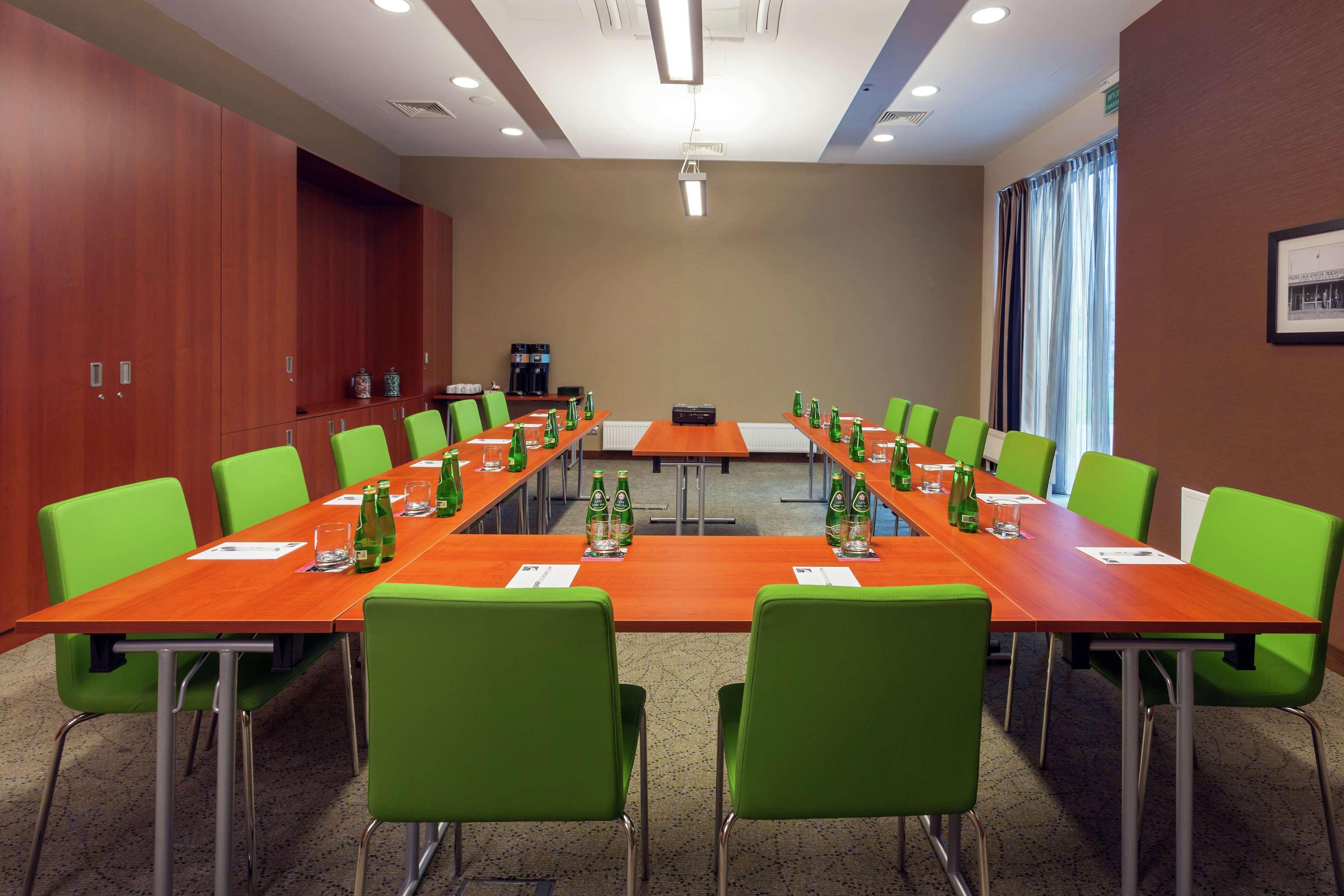 Khách sạn Hampton By Hilton Airport 3*