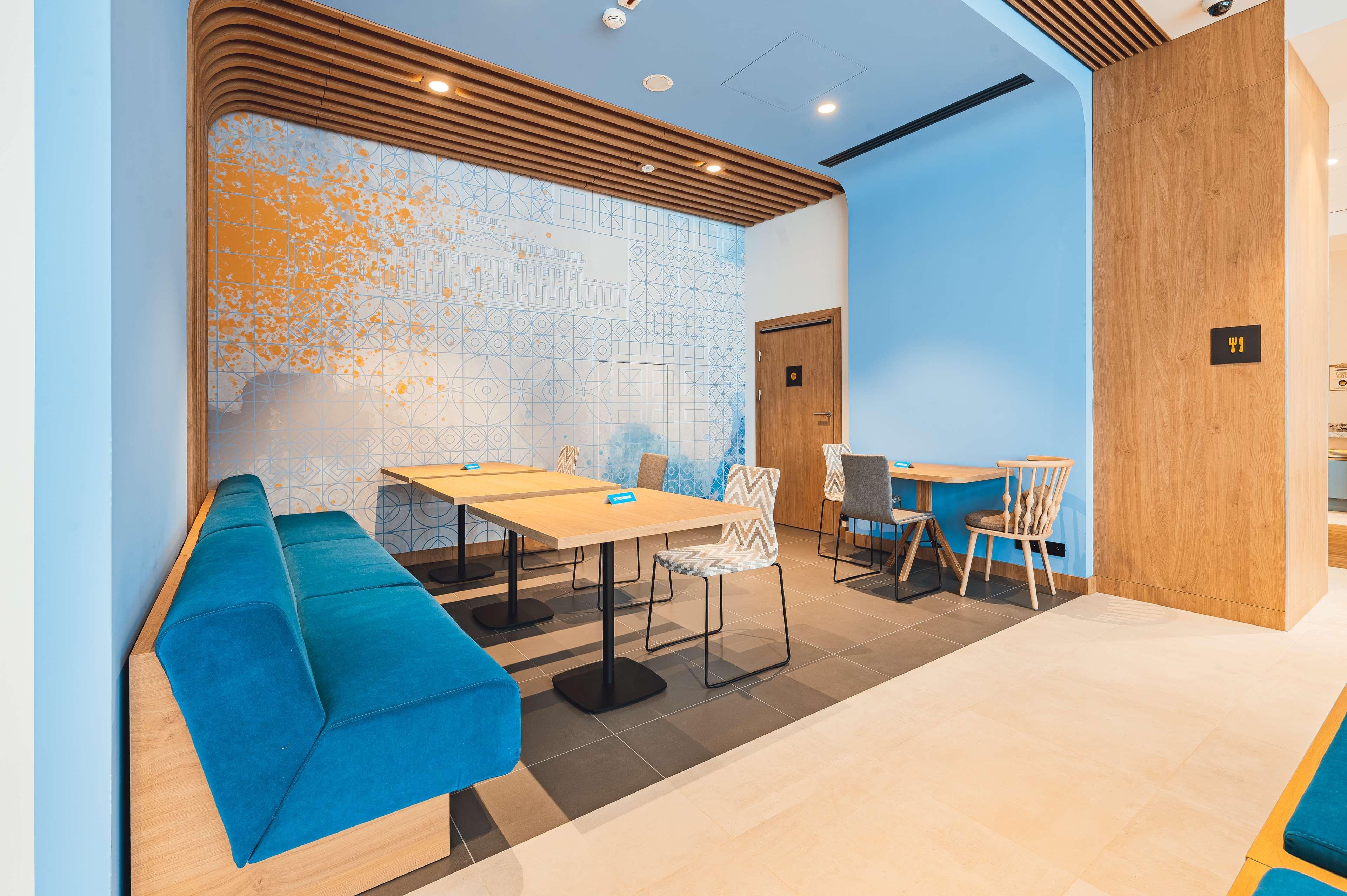 Khách sạn Hampton By Hilton Reduta Warsaw