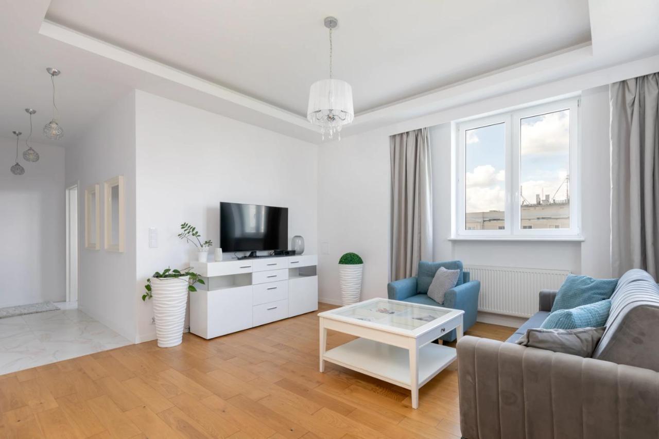 Przestronny Z Widokiem Na W Warszawie Apartament