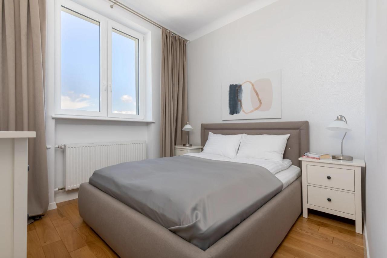 Przestronny Z Widokiem Na W Warszawie Apartament