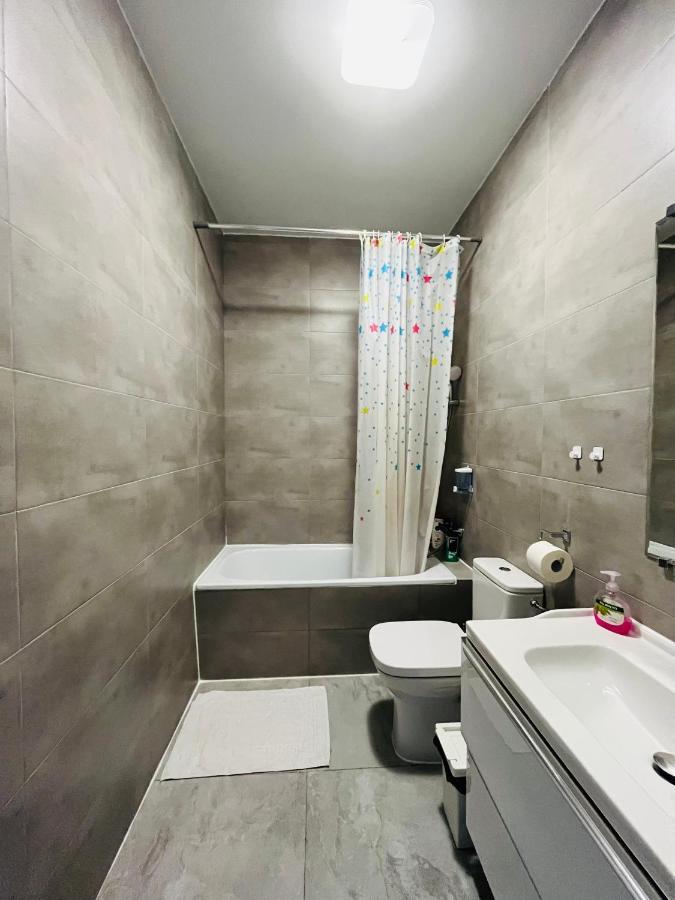 Privatunterkunft Airport Comfy Guest *